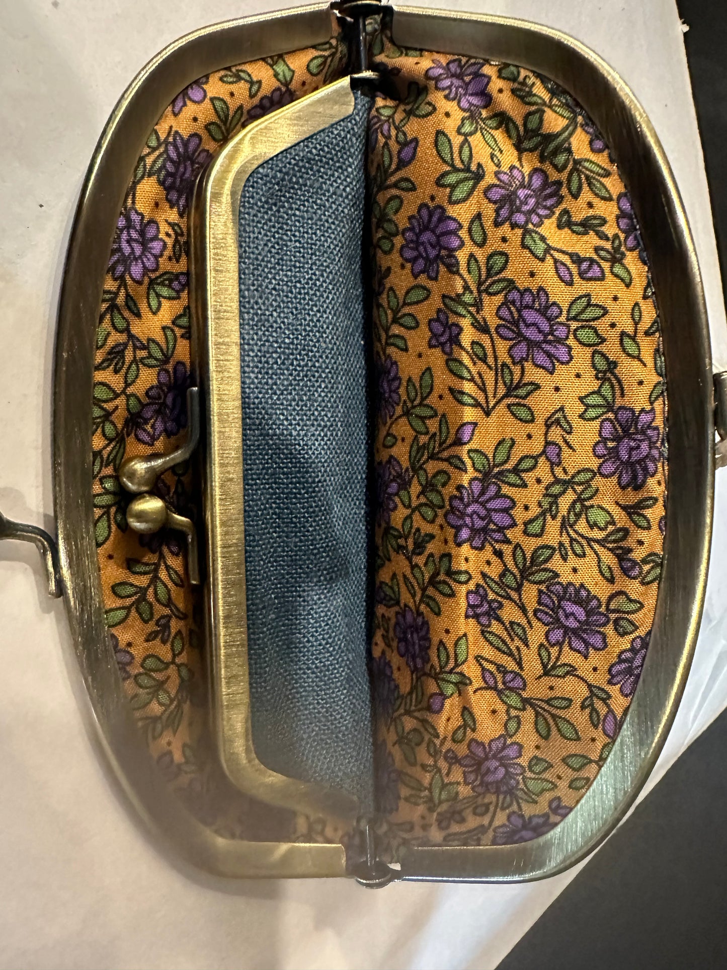 Cute Embroidered Flower Vintage Look Change Purse