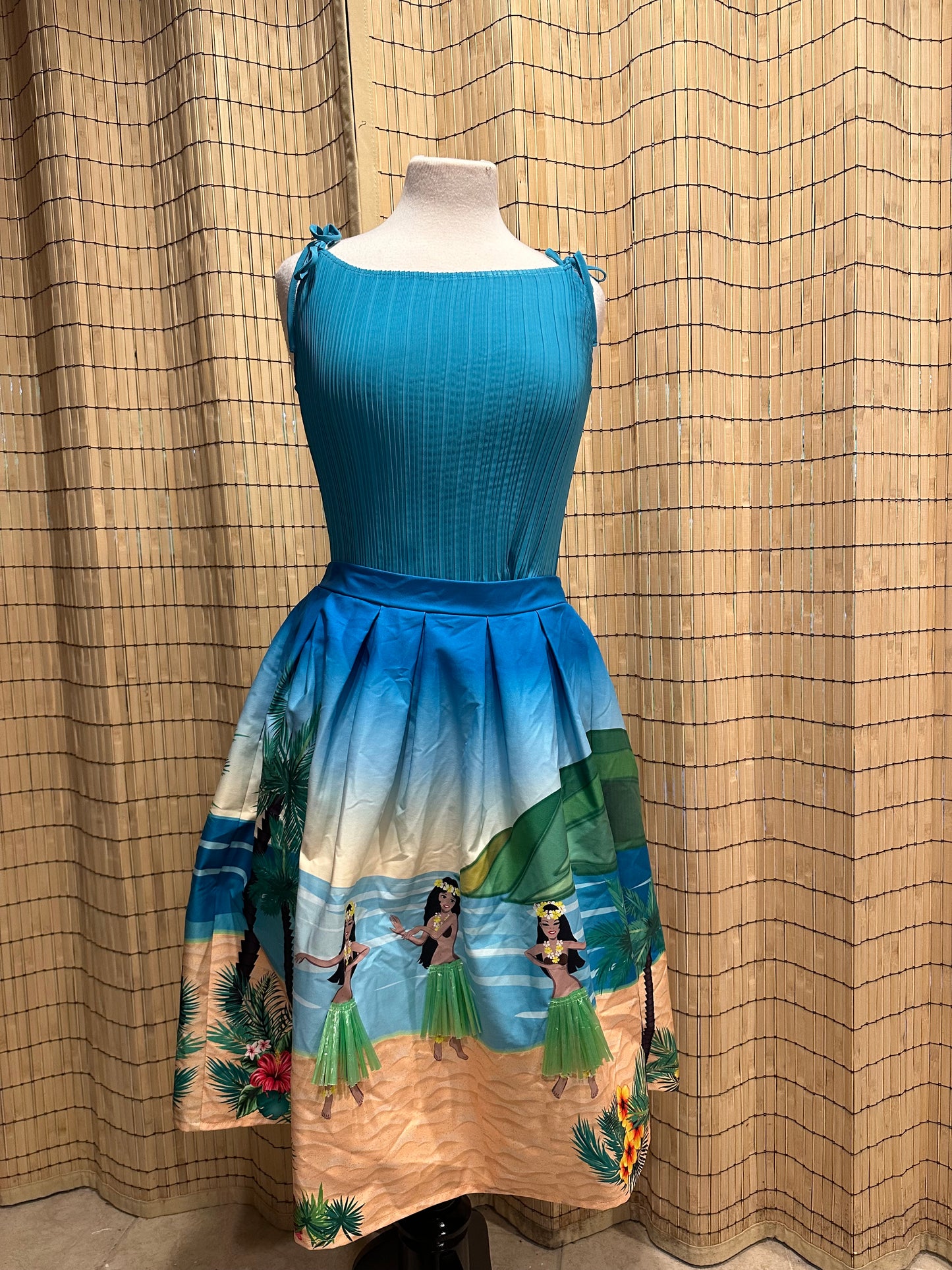 Unique Vintage Hawaiian Hula Girl Skirt